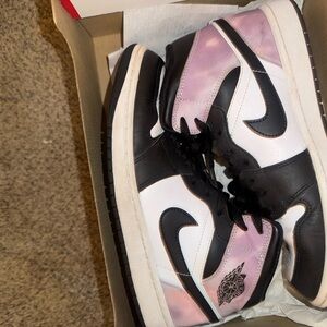 Nike Mids Women's Black and Pink Sneakers